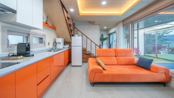 Basic Room, 1 Bedroom (orangedong) | 1 bedroom, free WiFi - Namhae Eagless Poolvilla Pension (Namhae)