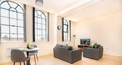 Contemporary Gem 1BR Apt – Sleeps 2 | Manchester