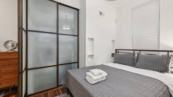 1 bedroom, desk, iron/ironing board, WiFi