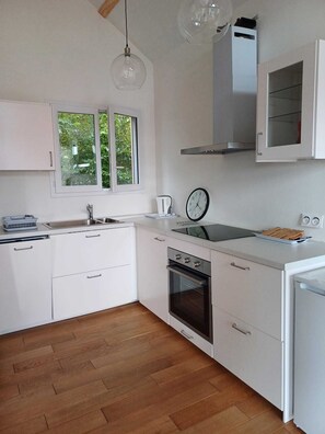 Køleskab, ovn, kogeplade, opvaskemaskine