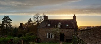 Upside Down ,cosy one bedroomed gite ,10 minutes walk into town / countryside.