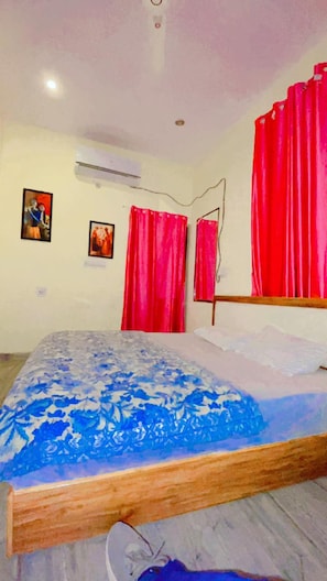 Habitación doble Deluxe, vista a la ciudad | Insonorización, wifi gratis y ropa de cama