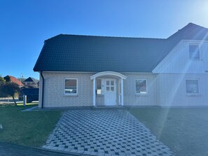 Exterior - Großzügiges Ferienappartement in Ruhiger Wohnsiedlung (Sassnitz)