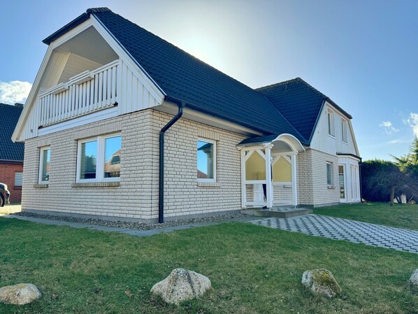 Exterior - Großzügiges Ferienappartement in Ruhiger Wohnsiedlung (Sassnitz)