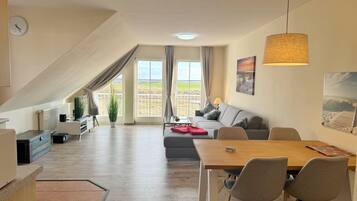 Fernseher, DVD-Player, Stereoanlage