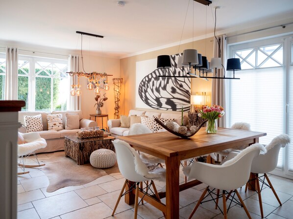 Dining - Ostseezwilling 2, Traumhafte Doppelhaushälfte für 6 Personen in Zingst mit Kamin (Zingst)