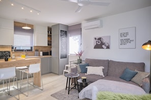 Departamento | Área de sala de estar | Televisión LED, Netflix, libros y servicios de streaming 