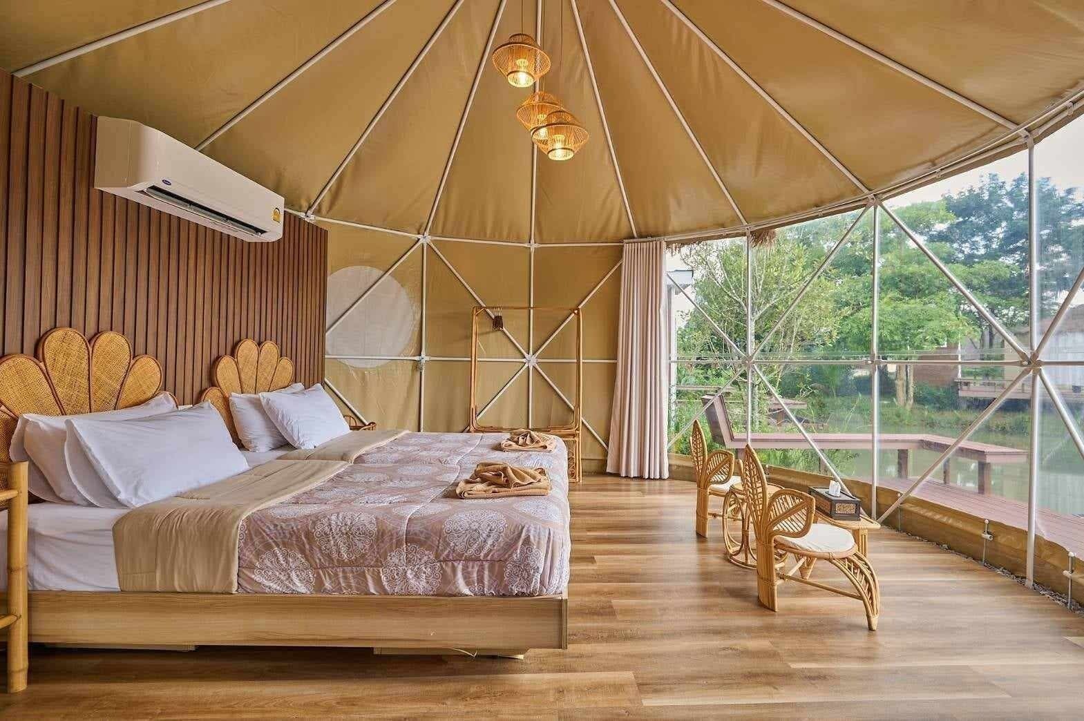 Panoramic Double Room | Laptop workspace, bed sheets