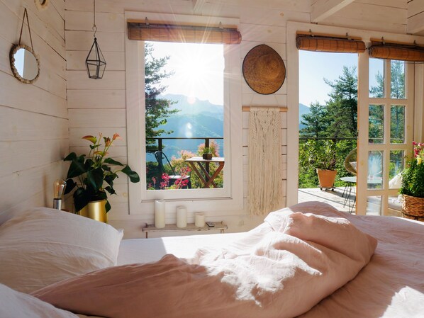 1 sovrum och sängkläder