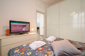 1 slaapkamer, een strijkplank/strijkijzer, wifi, beddengoed