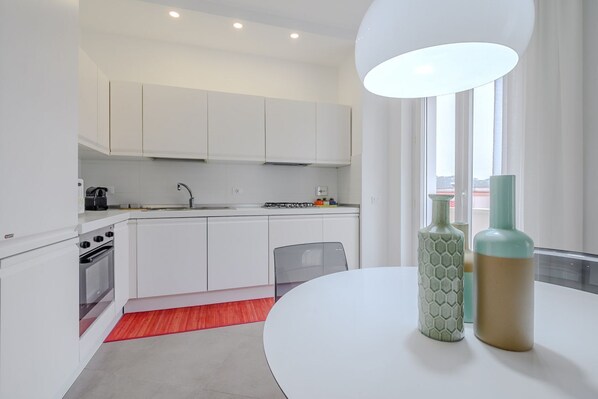 Fridge, microwave, oven, stovetop - D'Aquino Apartment St. Peter's (Roma)