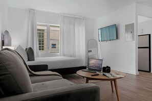 Travel cot, WiFi, bed sheets