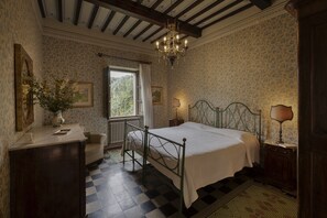 8 Schlafzimmer, Schreibtisch, Reisekinderbett, kostenloses WLAN