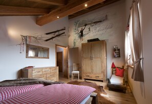 4 Schlafzimmer, Reisekinderbett, kostenloses WLAN, Bettwäsche