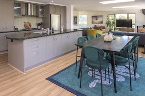 Dining - Elliott Lodge - Two storey lifestyle property sleeps 10 (Upwey)