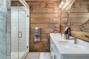 Shower, hair dryer, towels - 🏡 Luxury Smoky Mountain Retreat | Mega Spa, Game Room & Stunning Views (Cosby)