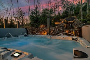 Outdoor spa tub - 🏡 Luxury Smoky Mountain Retreat | Mega Spa, Game Room & Stunning Views (Cosby)