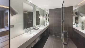 Family Room with Tatami Area | Bathroom | Free toiletries, hair dryer, bathrobes, slippers