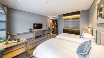 Habitación Deluxe con 2 camas individuales | Ropa de cama de alta calidad, edredón y camas con pillow-top