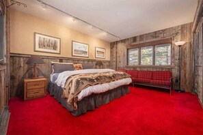 7 bedrooms, iron/ironing board, WiFi, bed sheets
