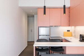 Fridge, oven, coffee/tea maker, high chair - Paloma: 1-BD apartment, street view (Thessaloniki)