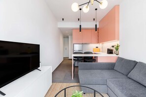 TV - Paloma: 1-BD apartment, street view (Thessaloniki)