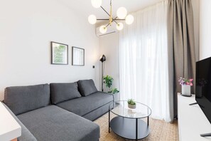 TV - Paloma: 1-BD apartment, street view (Thessaloniki)