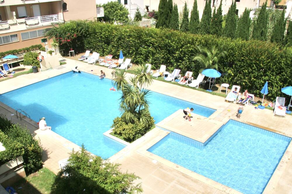 Residence with pool on the promenade - Monte Doglia