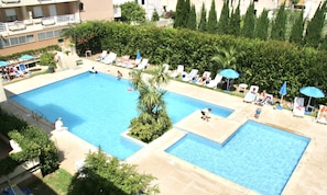 Outdoor pool, pool umbrellas, sun loungers - Residence with pool on the promenade  (Alghero)