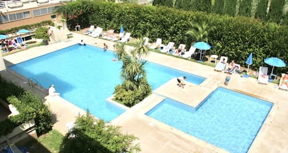 Residence with pool on the promenade