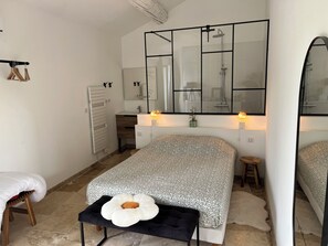 5 bedrooms, iron/ironing board, travel cot, free WiFi