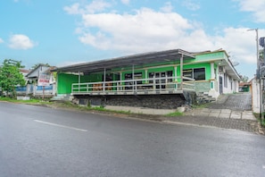 Exterior - Hotel O Guest House Amanda Syariah (Bandar Lampung)