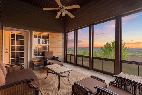 Newly Renovated Game Room! Close to Silver Dollar city! 3 pools & Ozark View!