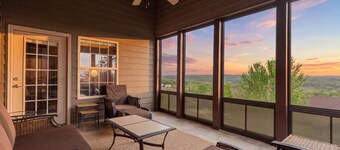 Newly Renovated Game Room! Close to Silver Dollar city! 3 pools & Ozark View!