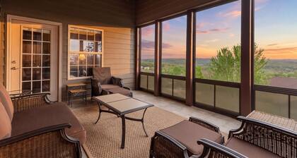 Newly Renovated Game Room! Close to Silver Dollar city! 3 pools & Ozark View!