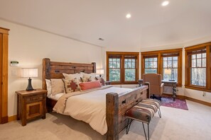 6 Schlafzimmer, Schreibtisch, Bügeleisen/Bügelbrett, Reisekinderbett