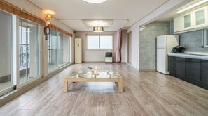 Basic Room, 1 Bedroom (badahyanggi 303) | 1 bedroom, free WiFi