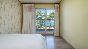 Basic Room, 1 Bedroom (seomhyanggi  302) - Tongyeong Haegando Pension (Tongyeong)