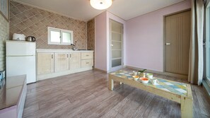 Basic Room, 1 Bedroom (badahyanggi 203) | 1 bedroom, free WiFi