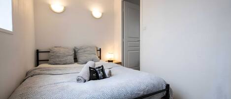 1 bedroom, travel crib, WiFi, bed sheets