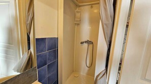 Suihku, hiustenkuivaaja