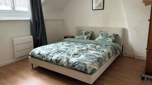 1 dormitorio, cuna de viaje, wifi y ropa de cama