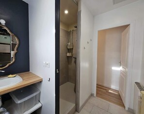 Shower, hair dryer, towels, toilet paper