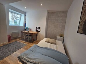 3 chambres, lit parapluie, Wi-Fi, draps fournis