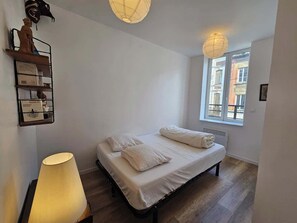 3 quartos, berço de viagem, Wi-Fi, roupa de cama