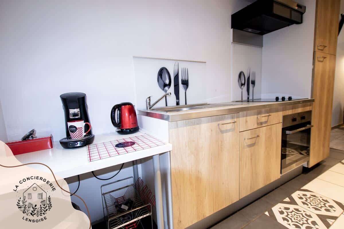 Fridge, microwave, oven, coffee/tea maker