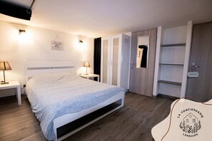 1 chambre, fer et planche à repasser, Wi-Fi, literie fournie