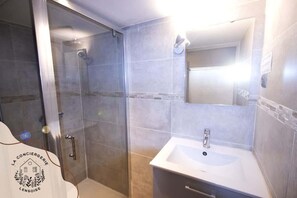 Een douche, een haardroger