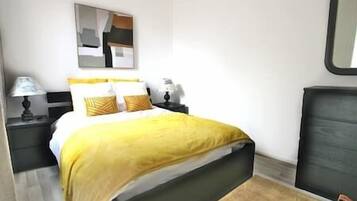 2 slaapkamers, een strijkplank/strijkijzer, wifi, beddengoed