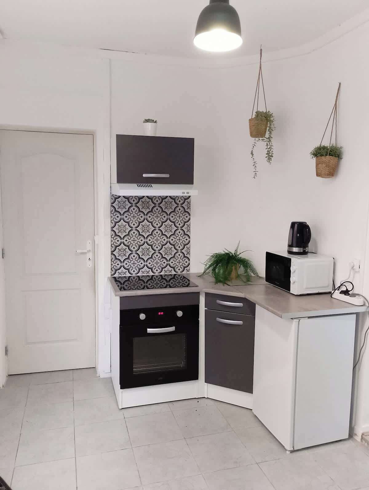 Refrigerador, microondas, horno y parrilla de estufa 